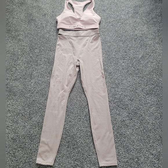 Fabletics Workout Outfit! - Picture 3 of 4